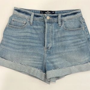 Hollister Ultra High Rise Mom Shorts 3" Vintage Stretch Size 7/ 28 Blue Jeans